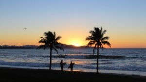 current time in maui